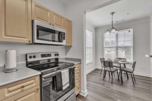 Upscale King 4BR Suite Mins to Downtown Raleigh!