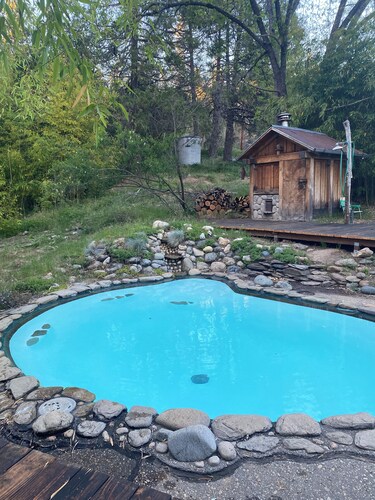 Cozy Cottage with Pool, Sauna and A/C