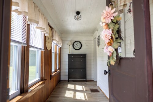 Charming 2-bedroom house in rural Sigel Pa close to state parks