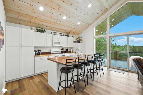 Peaceful with views, brand new, 2-bedroom, 2 bathroom house on Finger Lake.