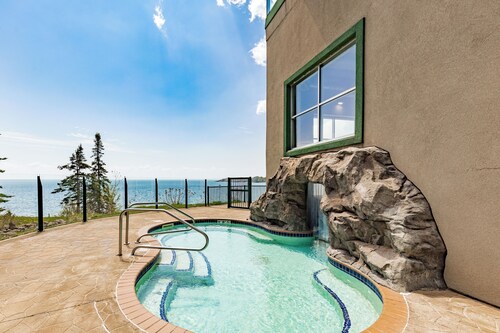 Majestic Lake Views | Studio, 2 Queen | Pools