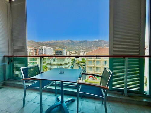 Condo Studio Plaza