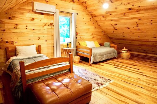 *New Lake Access, Huge Deck, Espresso & FirePit