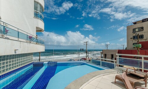 Apt w/ Balcony & View, Steps From the sea Opr0303