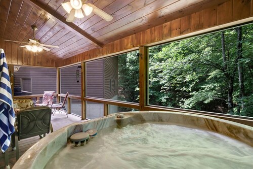Noble Crest – Luxe Lodge, Game Haven, Large Backyard, Deck & Starry Night Views