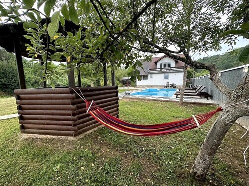 Rijeka Villa-Spacious 4BR with Pool