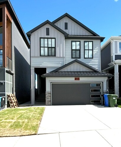 City Living with easy access to the mountains
An hour away from Banff