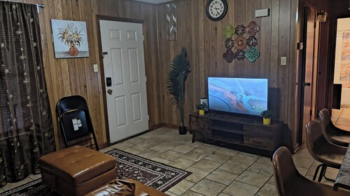 Tranquil 2-bedroom house with AC in Leesville