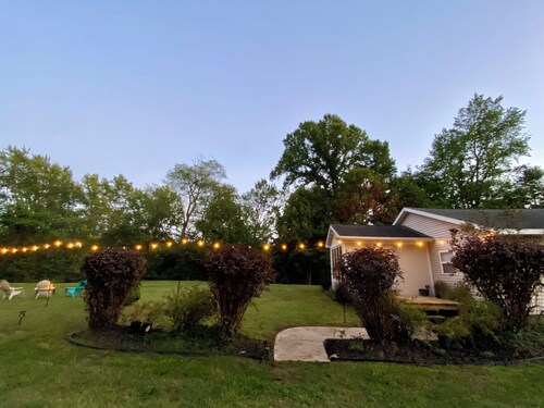 Strawberry Hill cottage minutes from South Haven, Fire Pit, Bike Trail, Wineries