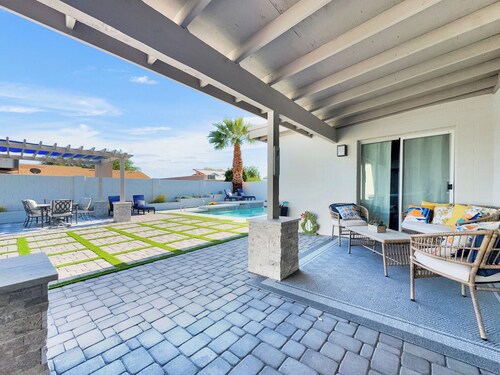 This Yard Is Cool Y'all! Hot Pool! Game Room!