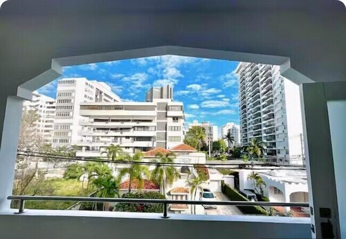 Breathtaking 3-Br Beachside Apt