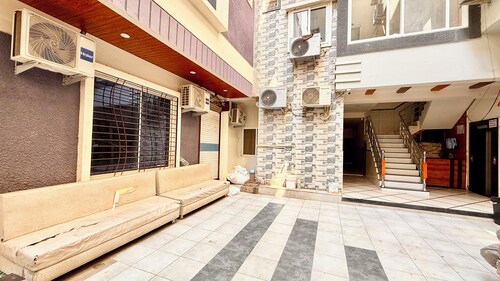 Hotel Dwarkadhish -near Station & Temple