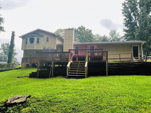 Charming 3-bedroom house in Snellville with AC