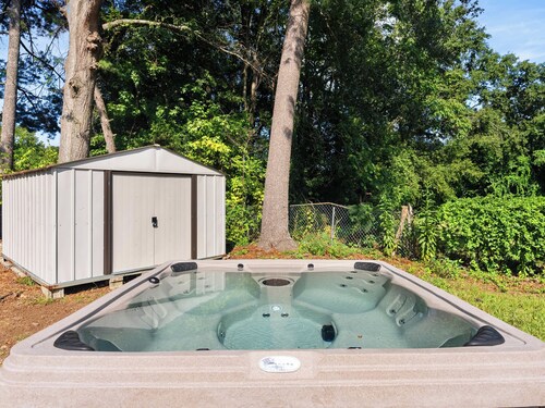 15 min to GVL - Hot Tub - Sauna - Games - Firepit - EV Charger - Workout Area