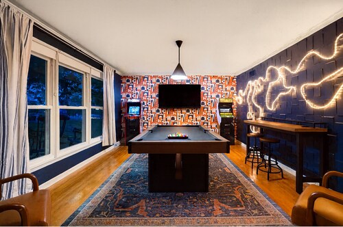 Stylish Indy Retreat w/Heated Saltwater Pool/Games/Fire Pits, Sleeps 12