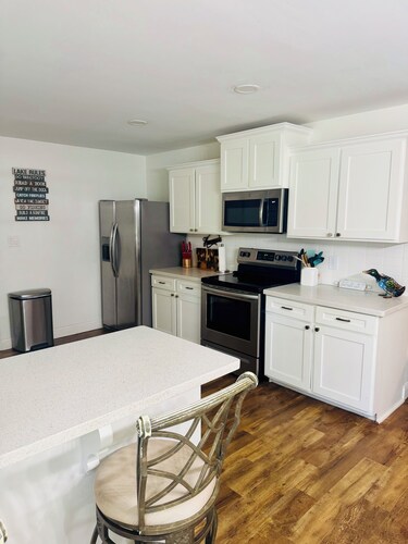 Peek a Boo Lake View home in beautiful Sam Rayburn neighborhood