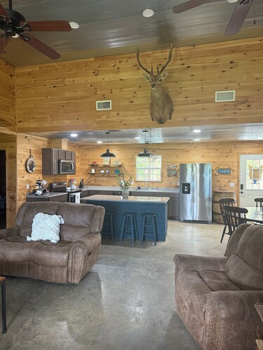 Shiloh Place- cozy 3 bedroom cabin.