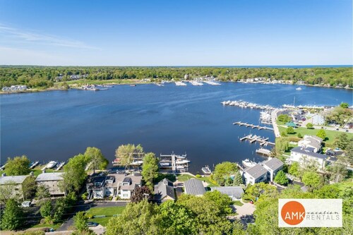 Charming Bayview - Downtown Condo With Pool