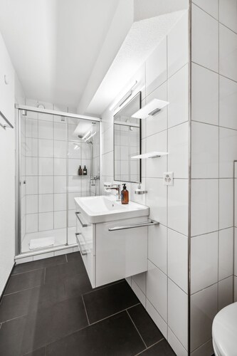 Modern 2 Bdr-flat top Location