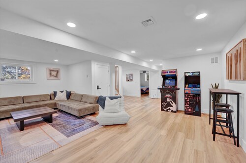 Lakeside Dock Hot Tub Kayaks Arcade Playset