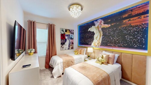 8 Bedroom Themed Rooms Huge Games Room Pool Spa