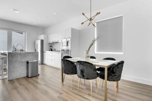 3282 SW 28th St Private Pool 4BD 2 5BA Parking Laundry Wi-fi