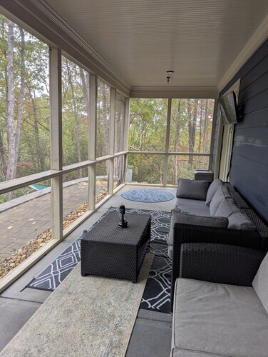 Modern, 3/2 bed with fireplace, screened porch, & outdoor seating area.