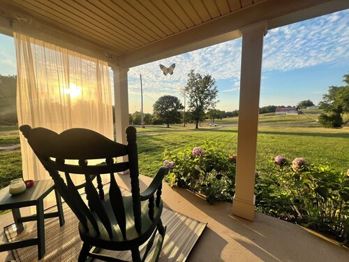 Cozy and tucked away retreat in Nashville's hidden gem neighborhood