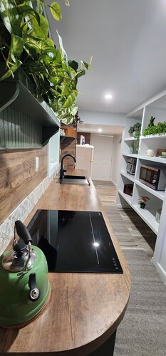 Surrounded by nature, come stay in this 1 bedroom private, serene location