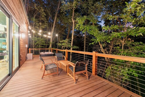 The Tallulah Cabin - Luxury Mountain Cabin - Pickleball - Hot Tub - King Beds