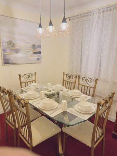 Elegant Escape in North Shields - Spacious 3 Bedroom House