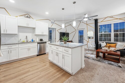 Luxurious Apartments - Pool Gym Bikes