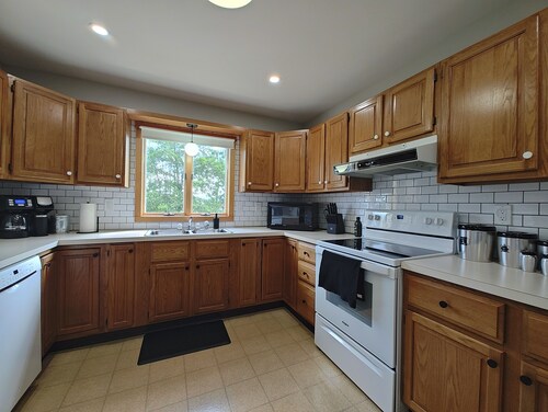 Private 3-bedroom, 2-bath House with Large Yard in Shippensburg