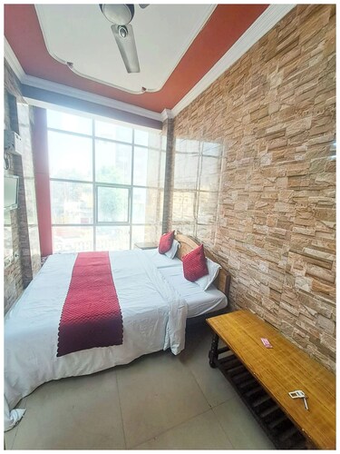A Top Rated Hotel Man-Galam Inn Lucknow