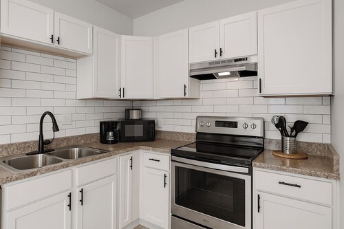 Detroit 4BR Home | Bathtub and Pet Friendly Stay