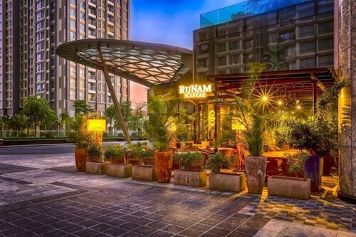 Skyway Apartments Luxury - At Vinhome Central Park, Binh Thanh