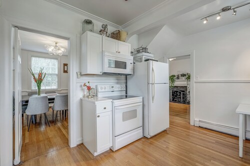 Lavender Hill! The perfect spot to rest & rejuvenate or meet with colleagues!