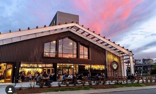 Charlotte 5 BR Home W/ Hot Tub, Grill and Games! Camp North End, Airport, Uptown