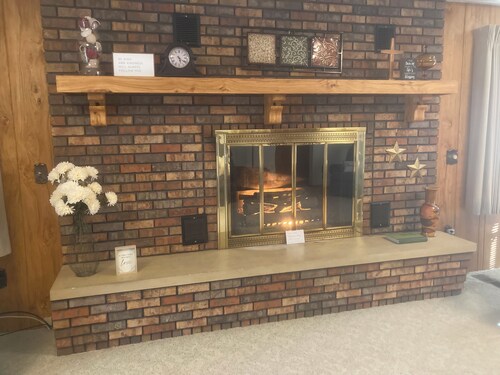 Beautiful home, huge kitchen, strong Wi-Fi , lots of room, plenty of parking