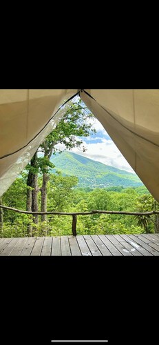 Lover’s Lookout is a treetop retreat / perfect for a romantic escape.