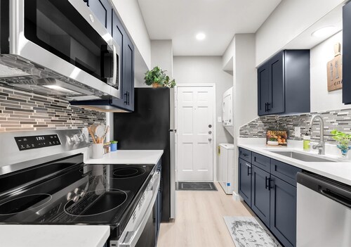 Lily: Studio Apt, 4 Minute Walk to Campus, Newly Remodeled