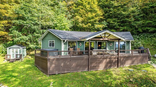 Mtn View - Pet Friendly- Hot Tub- Firepit-Access the AT via Big Bald Mountain.