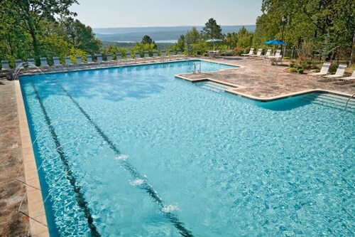 Cliffside Escape – Cozy 2BR/2BA Condo with Scenic Views