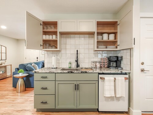 Overland Park Beauty! 3BD 2BA New Listing!