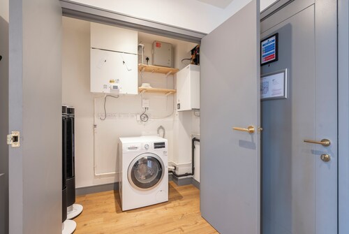 Urban Vista Rooftop Living