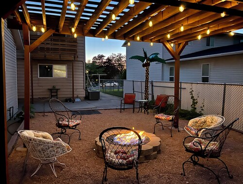 Large Family Home with Theater, Xbox Room, Fire Pit & Direct Trail Access