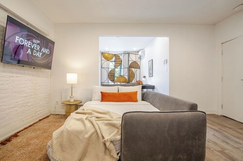 Theatre Hotel by Lodgo