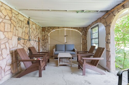 Spacious 4BEDR/2BATH Getaway w/ King Beds + TVs