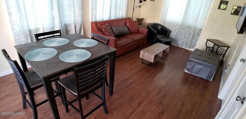 Charming 1-bed apt, cook-ready kitchen, laundry,5-8 mins to U of A and Downtown