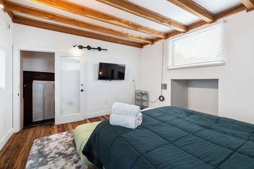 Contemporary 3BR Country Gem Swim Spa & Fire Pit